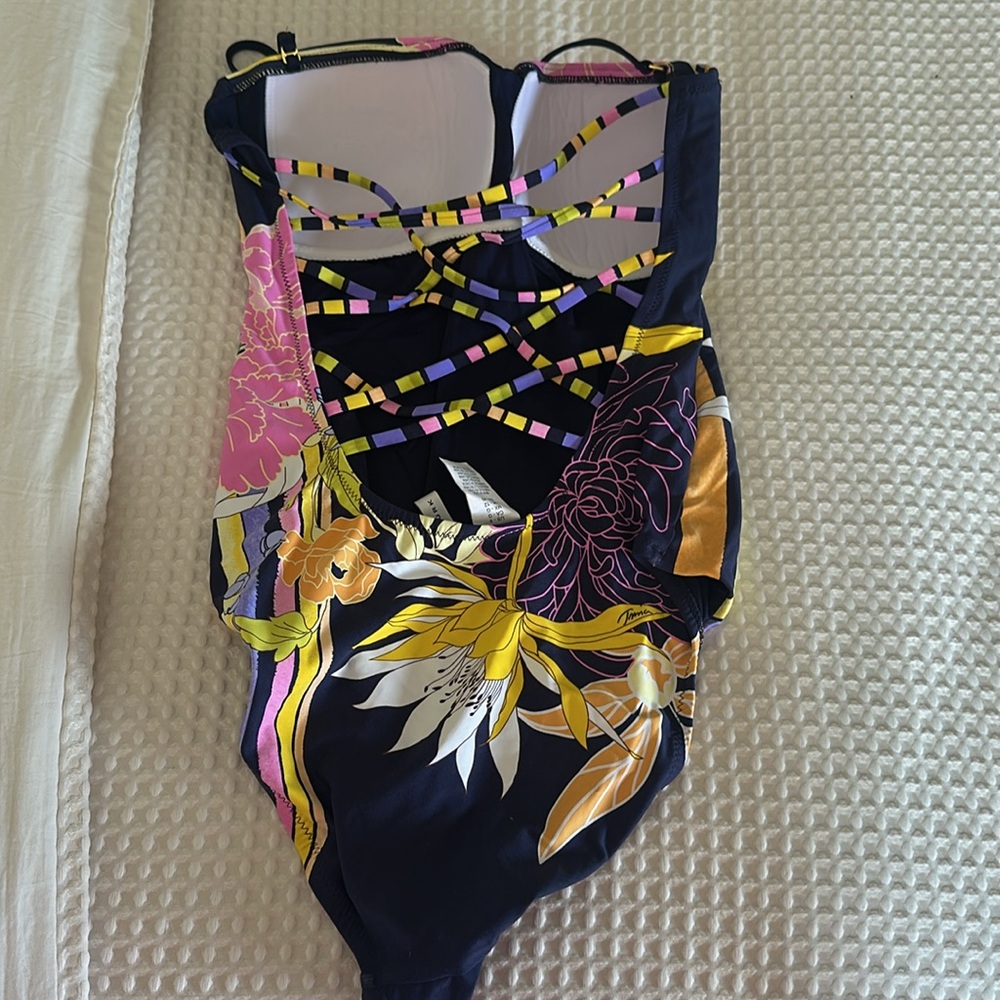 Trina Turk 8 - Picture 2 of 5